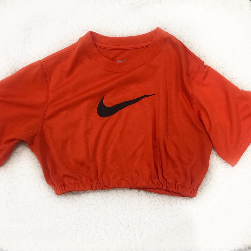 NIKE CROP TOP